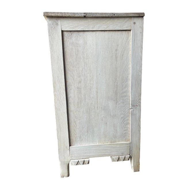 Louis XVI Chest of Drawers in Oak and Brass Handles, 1820 For Sale - Image 3 of 6