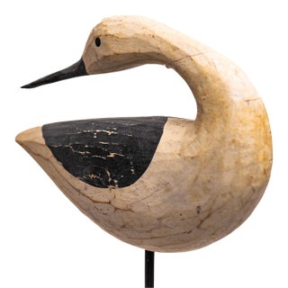 Hand-Carved Shorebird Sculpture on Stand, Early–Mid 20th Century For Sale