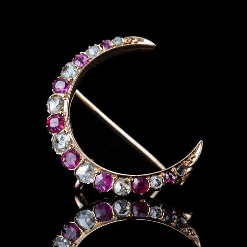 Antique Victorian 18 Karat Gold Crescent Brooch with Ruby and Diamond, 1880s For Sale - Image 6 of 18