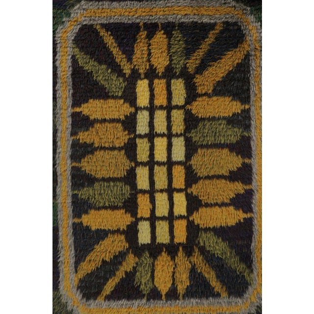 Rug & Kilim Vintage Swedish Rya Rug, Bold Green & Gold Scandinavian Medallion - Rug & Kilim For Sale - Image 4 of 7