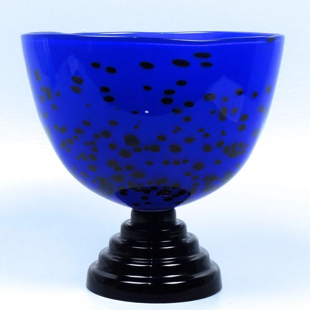 1980s Ann Wahlstrom Kosta Boda Limited Ed. Memphis Style Footed Art Glass Bowl For Sale - Image 5 of 13