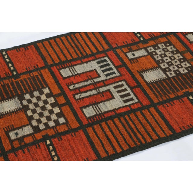 Rug & Kilim Vintage Swedish Rya Runner in Rust With White Geometric Pattern - Rug & Kilim For Sale - Image 4 of 7