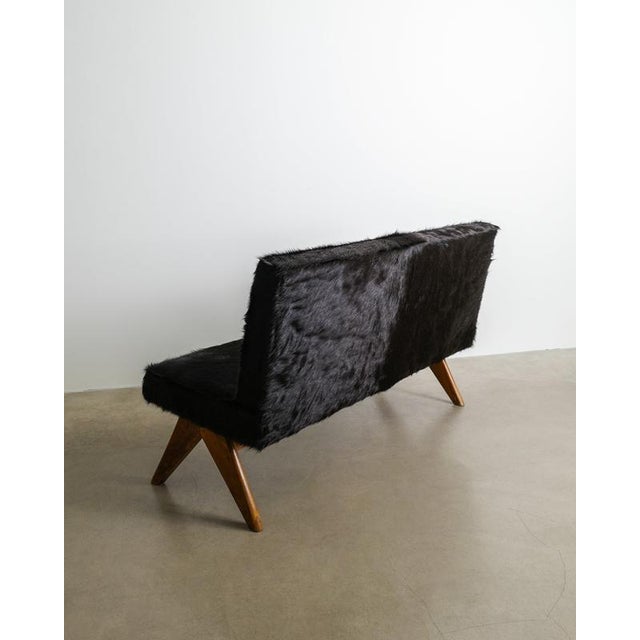 Mid-Century French Wooden & Brown Pony Hair Public Bench Sofa from Pierre Jeanneret, Chandigarh, India, 1950s For Sale - Image 6 of 7