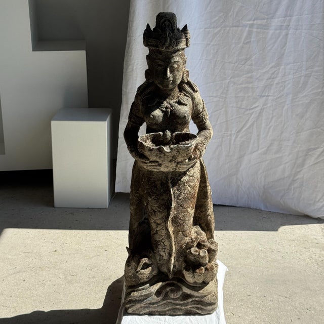 Unknown, Indonesian Shell Goddess Sculpture in Volcanic Limestone, 1980s, Stone For Sale - Image 11 of 11