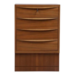 Mid-Century Chest of Drawers in Wood For Sale