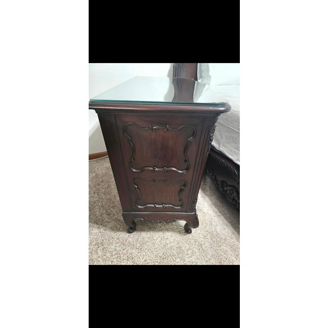 Wood Pristine Henredon Queen 8 Piece Set French Provincial Bedroom Suite For Sale - Image 7 of 18