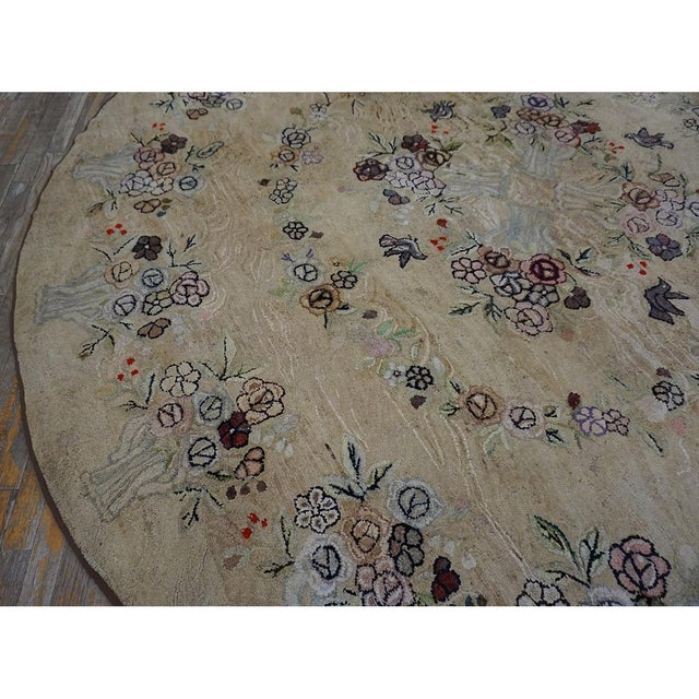 American 1920s Antique Beige Bouquets Roses Folk Art American Hooked Cotton Round Rug For Sale - Image 3 of 9