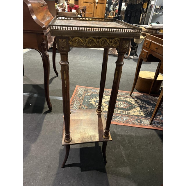Napoleon III Brown Walnut Stool, in Very Good conditions. Designed before 1890