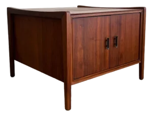 Mid 20th Century Side Table in Walnut - Single