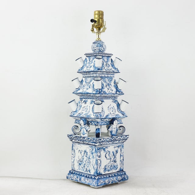 Pair of Vintage Dutch Style Blue and White Hand Painted Pagoda Metal Table Lamps With Cherub and Floral Motif For Sale In New York - Image 6 of 13