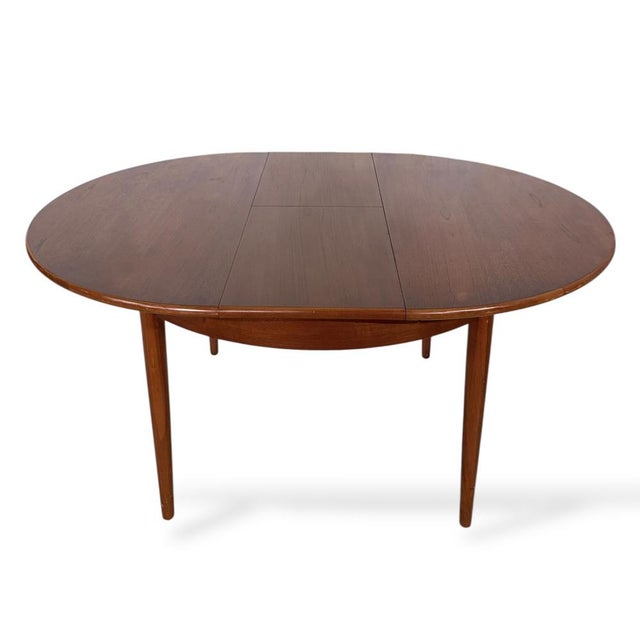 Mid-Century Modern Extending Round Dining Table in Teak by Elliotts of Newbury, 1970s For Sale - Image 6 of 11