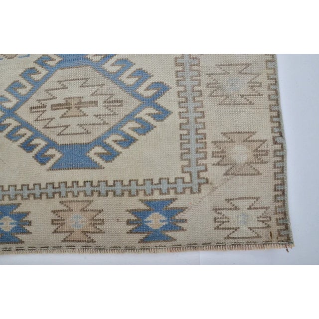 Off-white 1950s Small Hoe Decor Oushak Carpet For Sale - Image 8 of 11