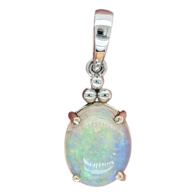 1.7Ct Solitaire Opal Pendant in Solid 14k Gold, Oval Cut 10x8mm For Sale