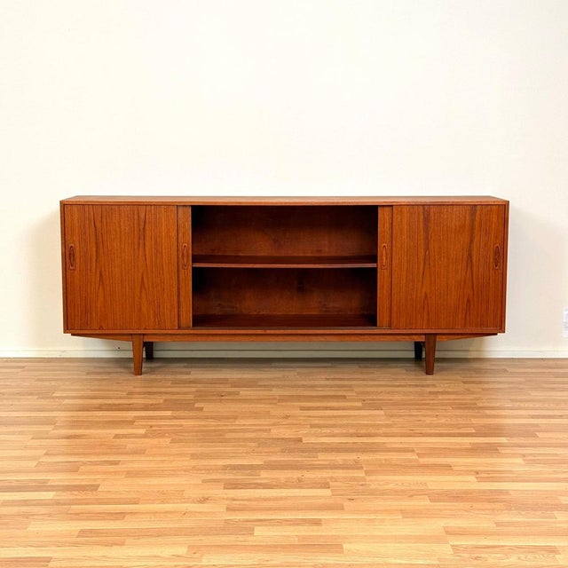 Sideboard manufactured in Denmark in the 1950s-60s. It is made of teak veneer on the structure and solid teak wood on the...