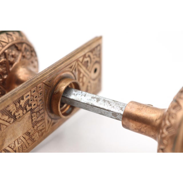 Metal Early 20th Century Vernacular Reading Windsor Brass Passage Door Knob Set For Sale - Image 7 of 7
