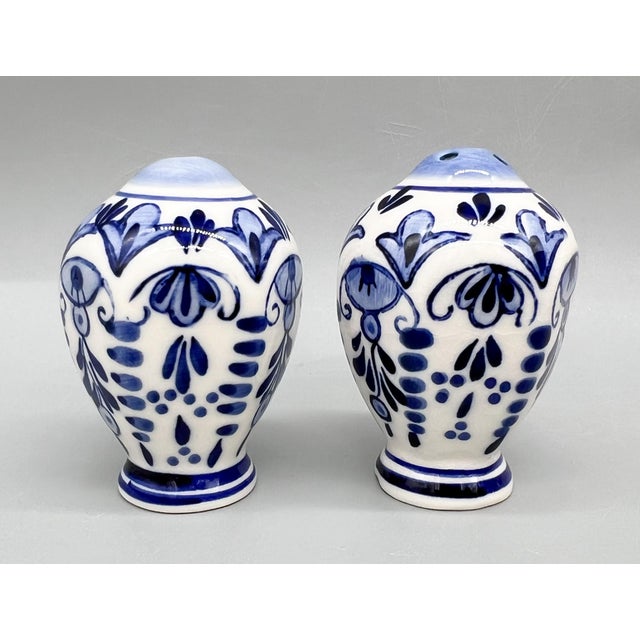 Blue Vintage Blue & White Delft-Style Ceramic Salt & Pepper Shakers – Dutch Country / Traditional For Sale - Image 8 of 8