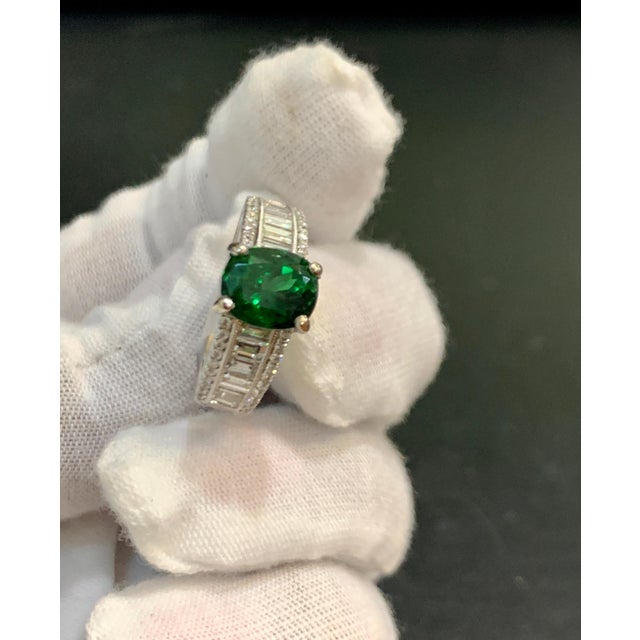 1.8 Carat Oval Tsavorite and 1.5 Carat Diamond in 14 Karat Gold Ring Estate For Sale - Image 12 of 18
