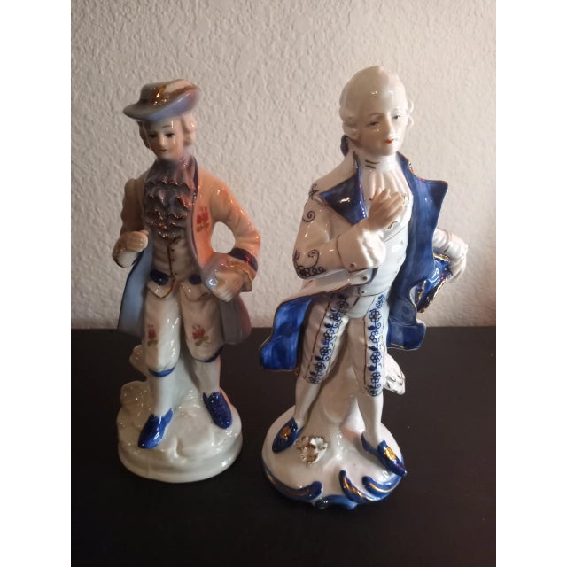 1960s Blue & White Victorian Porcelain Figurines - Set of 2 For Sale - Image 4 of 7