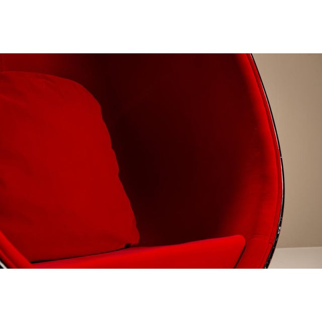 Egg Pod Chair in Black and Red by Eero Aarnio, 1960s For Sale - Image 16 of 17