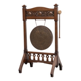 Arts & Crafts Oak & Copper Floor-Standing Dinner Gong attributed to Shapland and Petter, 1890s For Sale