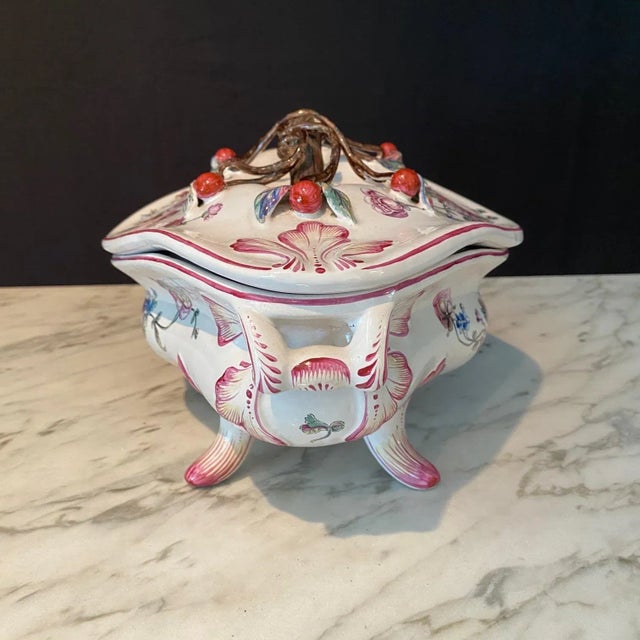 1950s French Porcelain Barbotine Faience Majolica Jardiniere or Tureen and Platter -Set of 2 For Sale - Image 5 of 13