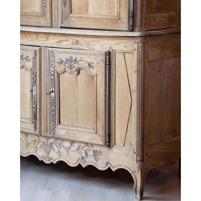 French French Early 19th Century Provincial Oak Buffet Deux Corps For Sale - Image 3 of 14