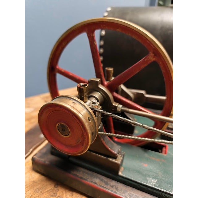 French Steam Engine in Copper and Cast Iron For Sale - Image 4 of 18