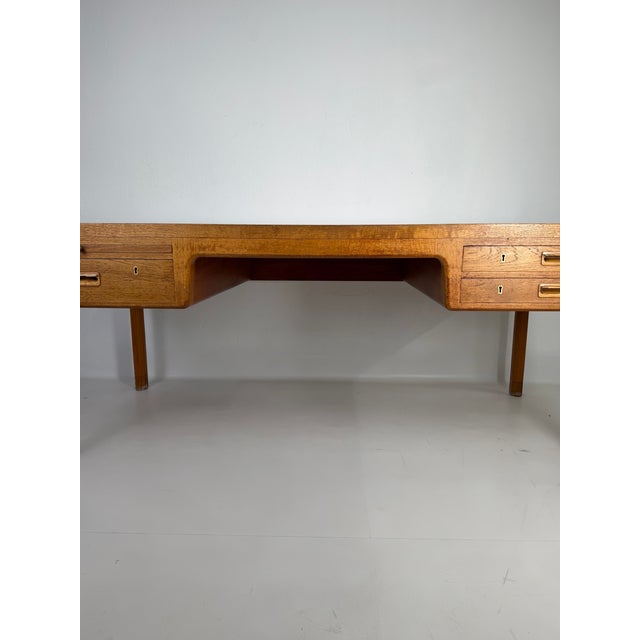 Mid-Century Modern Large Danish Mahogany Desk by Ejner Larsen and Aksel Bender Madsen for Willy Beck, 1950s For Sale - Image 3 of 10