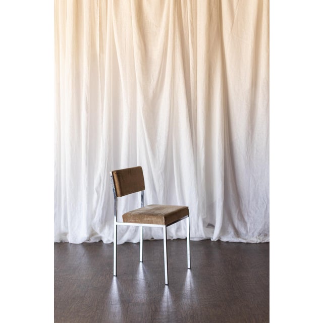 This set of six Mid Century square tube chrome dining chairs embodies the clean lines and minimalist aesthetic that define...