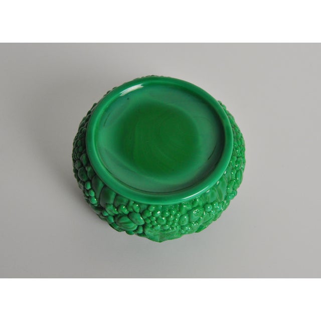 Emerald Green Malachite Glass Trinket Box, 1950s-1960s For Sale - Image 6 of 9
