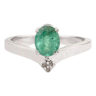 Carat&her 7x5 Mm Oval Cut Emerald & Diamond Sterling Silver Crown Midi Ring - Ring 7 For Sale