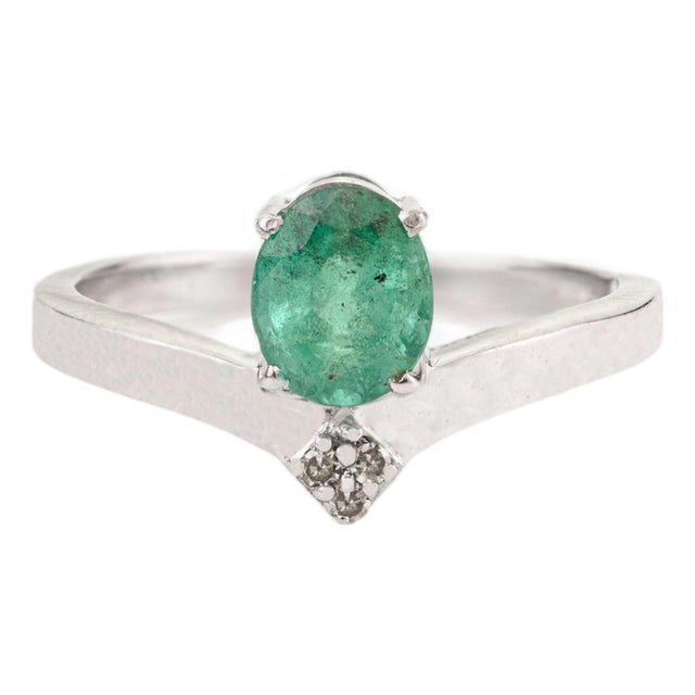 Carat&her 7x5 Mm Oval Cut Emerald & Diamond Sterling Silver Crown Midi Ring - Ring 7 For Sale