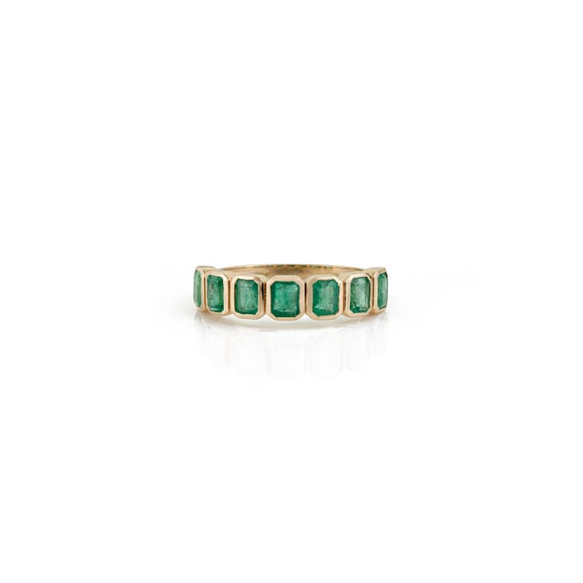 1.61ct Octagon Cut Emerald Bezel Set Stackable Band Ring Size 6.5 in 14k Gold For Sale - Image 4 of 16
