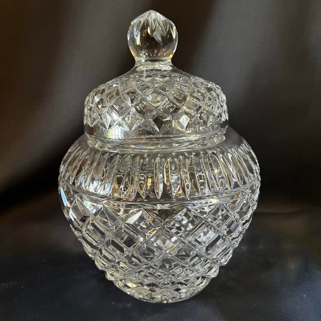 Transparent Fifth Avenue Crystal Lidded Ginger Jar – Heavy Cut Crystal Vanity Vessel For Sale - Image 8 of 12