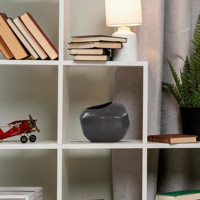 Modern Gray Alamo Vase- Large For Sale - Image 3 of 11