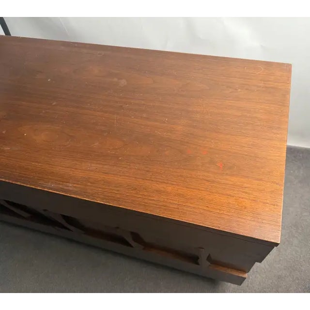 Mid-Century Modern American of Martinsville Walnut 9-Drawer Dresser or Credenza For Sale - Image 13 of 18