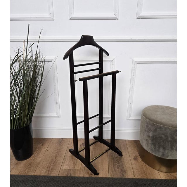 Vintage 1970s Italian wood dressboy valet stand, with classic carved column and pedestals completed by the fine and...