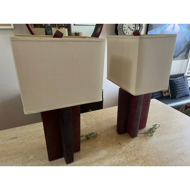 1990s Pair of California Postmodern Sculptural Frosted Resin Table Lamps by Deszign, Inc. For Sale - Image 14 of 17
