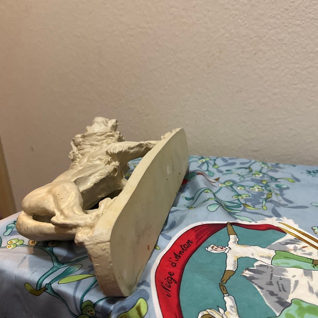 Mid-Century Grand Tour Style White Composite Striding Lion Sculpture, After Antoine-Louis Barye For Sale - Image 10 of 10
