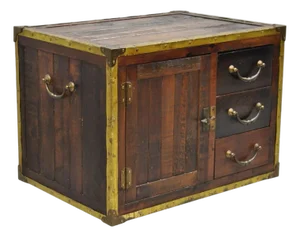 Late 20th Century Habersham Wooden Plantation Campaign Trunk Style Side Coffee Table W/ Brass Trim