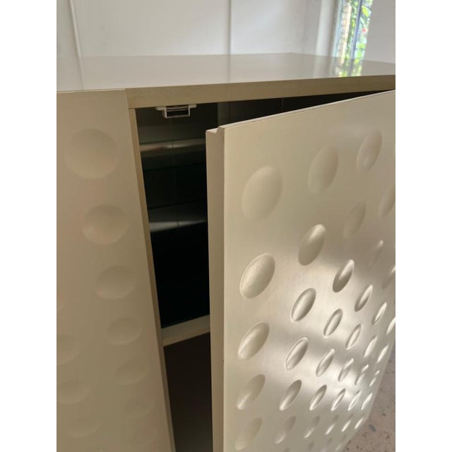 White Highboard with Circular Relief Pattern and Minibar from Belgium For Sale - Image 6 of 11