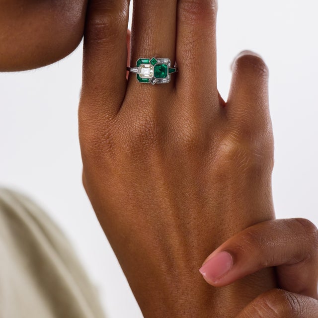 This captivating Art Deco style toi et moi ring is a beautifully balanced contemporary design, pairing two contrasting...