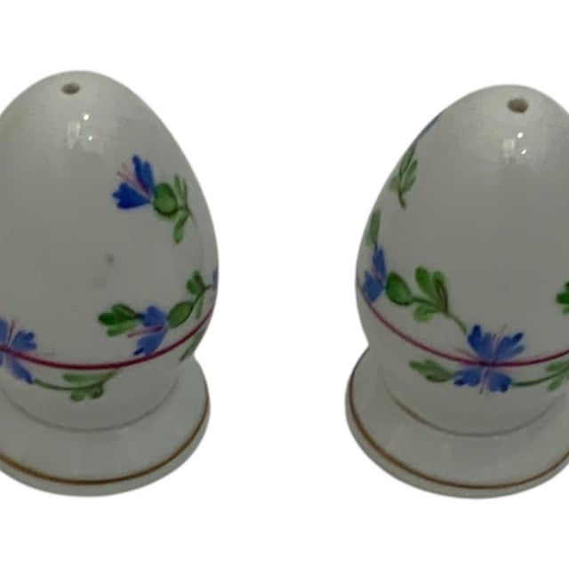 Herend Vintage Herend Blue Garland PBG Hand-Painted Porcelain Salt & Pepper Shakers Pair Models 250 Hungary C. 1980s For Sale - Image 4 of 7
