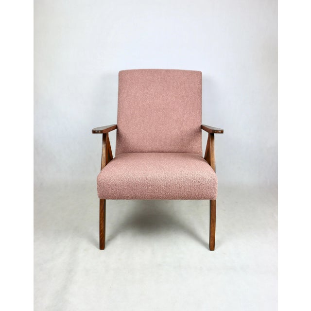 Vintage armchair B-310 VAR in pink structural boucle from the 1970s. 2 pieces available. The classic Var B-310 armchair,...