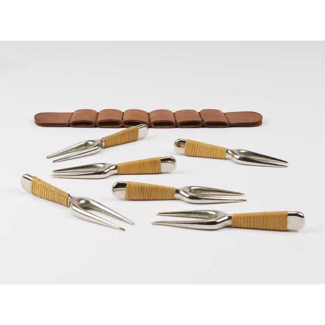 1950s #3679 Corn Cob Skewers Forks with Leather Holder attributed to Carl Auböck, Vienna, Austria, 1930s, Set of 7 For Sale - Image 5 of 10