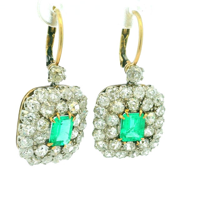 Victorian Victorian Platinum and Gold Emerald & Diamond Drop Earrings, 1890s For Sale - Image 3 of 10