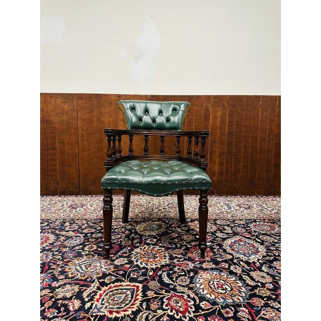 English Chesterfield Captain's Chair, in Very Good conditions. Designed 1920 to 1949