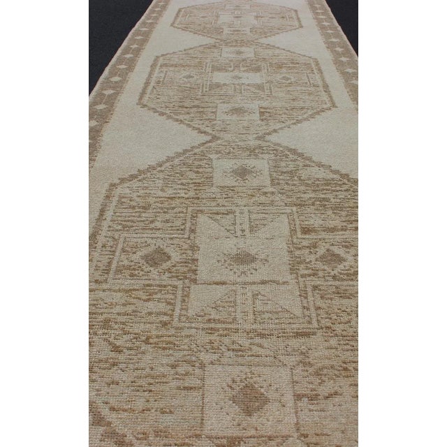 Textile Vintage Turkish Oushak Wide Runner With Three Geometric Medallions in Neutral Colors For Sale - Image 7 of 13
