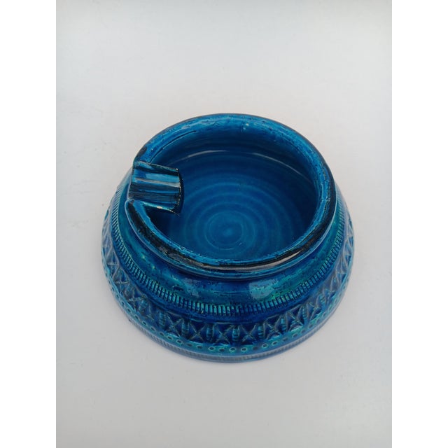 Rimini Blue Ceramic Ashtray by Aldo Londi for Bitossi, 1960s, in Very Good conditions. Designed 1960 to 1969 I have...