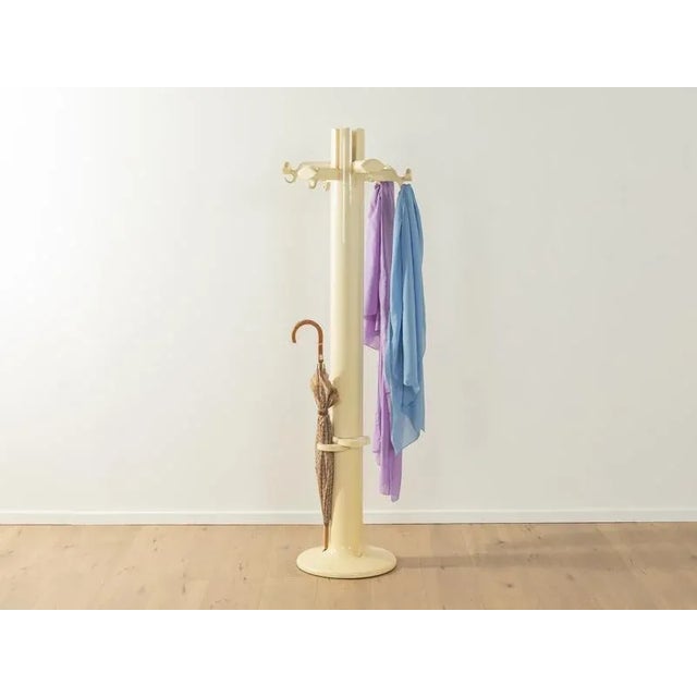 Space Age coat rack PLANTA by Giancarlo Piretti for Anonima Castelli from the 1970s. White plastic frame with six coat...